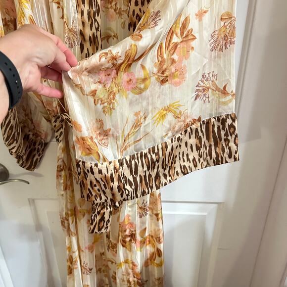 Victoria’s Secret Sheer Floral Robe w Leopard Trim and Tie Belt Size Med / Large - Picture 5 of 10